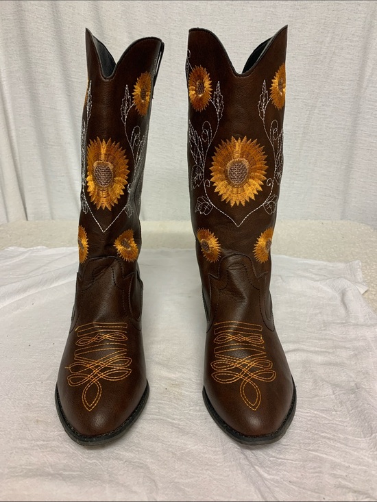 Shoes - Sunflower Embroidered Cowboy Boots Size 41 UK US Size 8 1/2 Brown Like NEW Cute